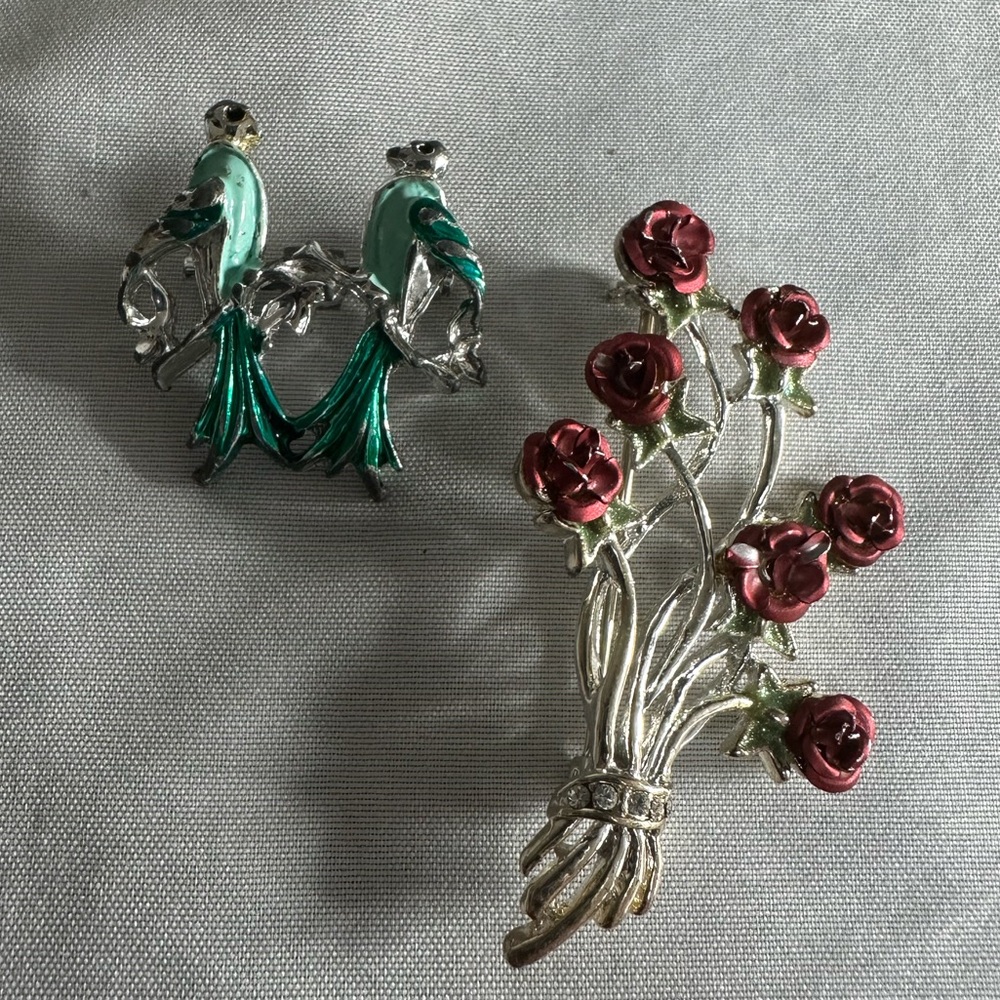 Unusual silvertone and metal brooch birds and flowers